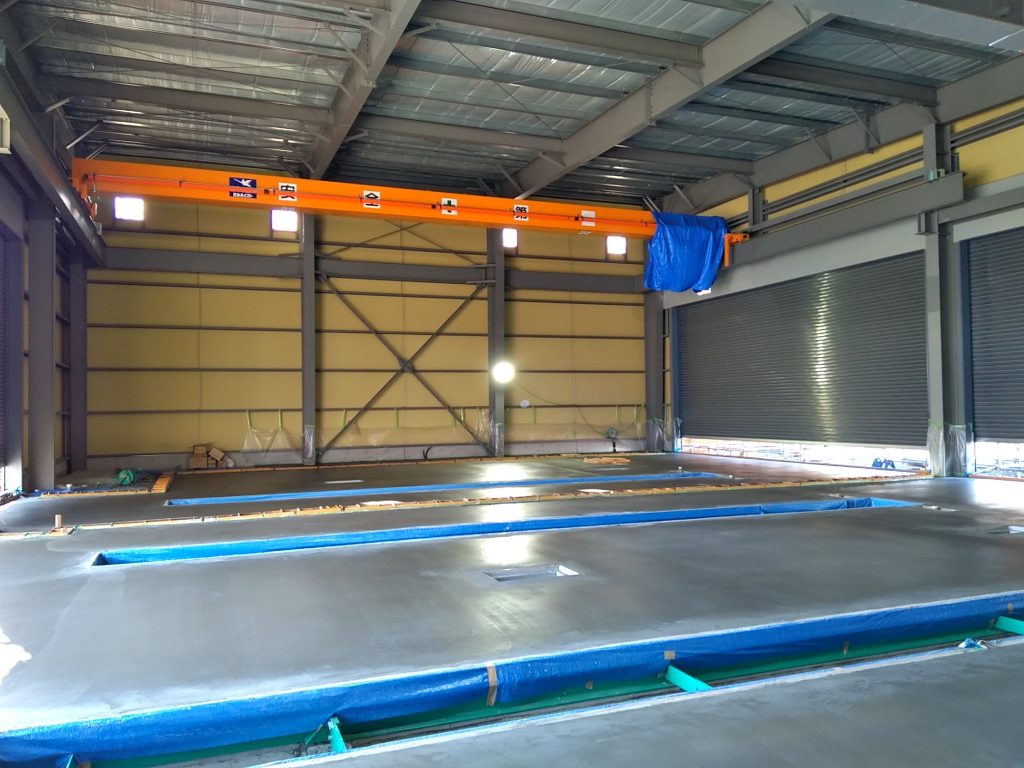 愛知県一宮市に建設中の名鉄自動車整備株式会社様の土間コン打設の風景