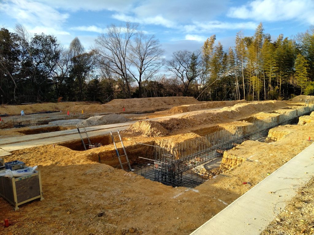 愛知県瀬戸市で始まった新築工事の基礎コン打設の様子