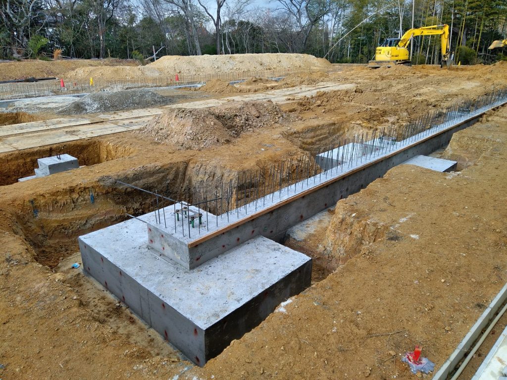 愛知県瀬戸市で始まった新築工事の基礎コン打設完了後の様子