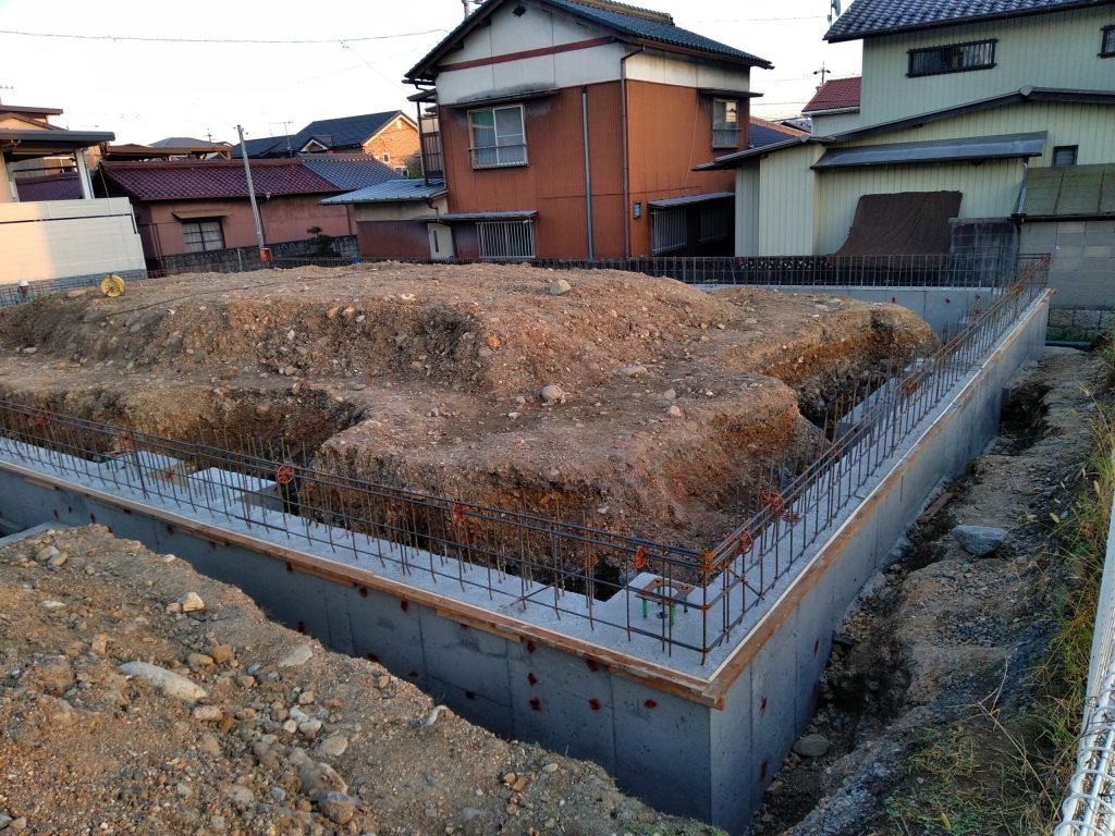 岐阜県土岐市で建設中の倉庫　基礎コンクリート打設工事完了