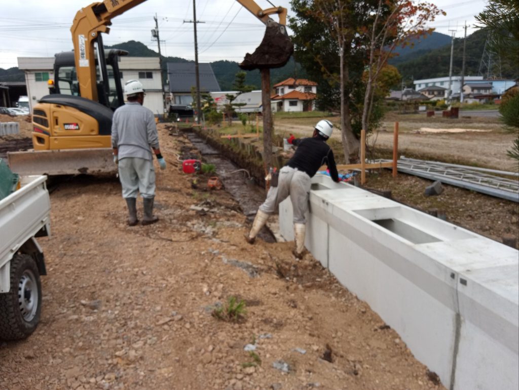岐阜県岐阜市で建設中の木造老人ホームの杭打設の様子