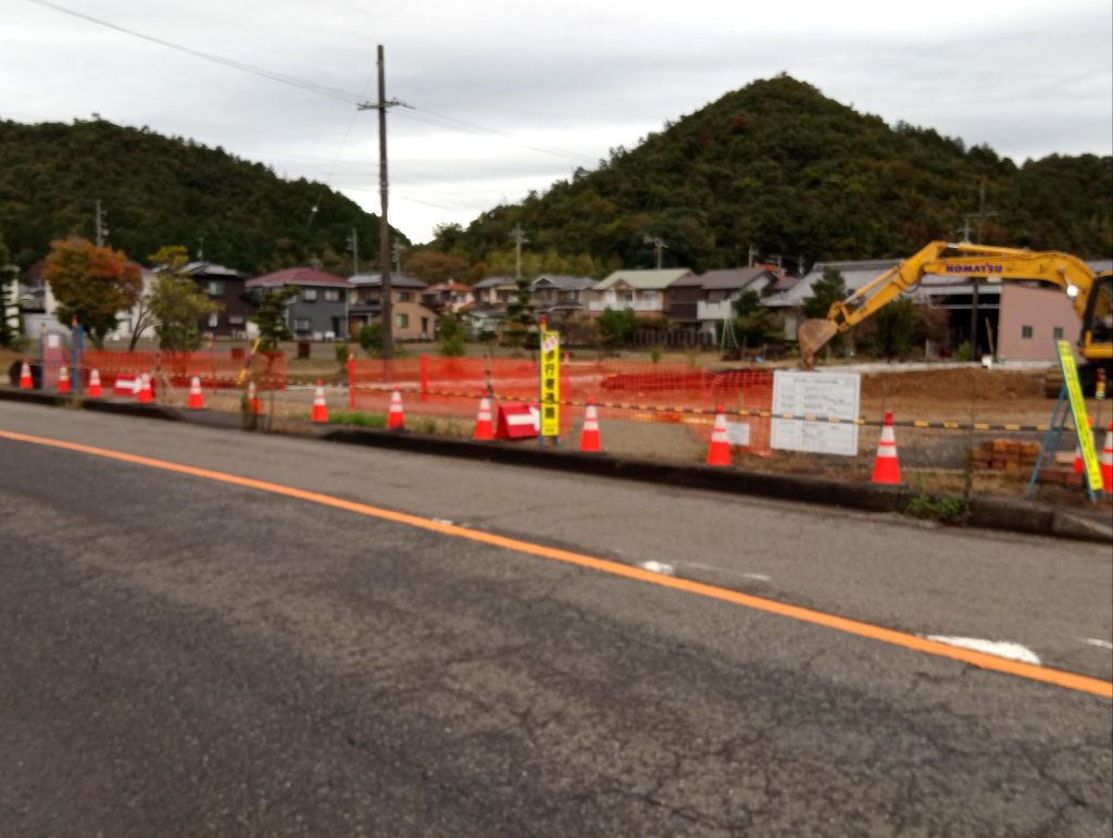 岐阜県岐阜市で建築中の木造老人ホームで仮説歩道を設置した様子