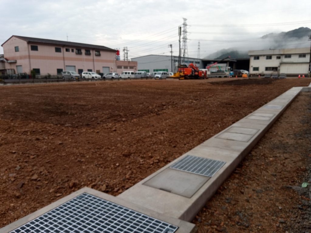 岐阜県岐阜市で建築中の木造老人ホームの場内を整地した様子