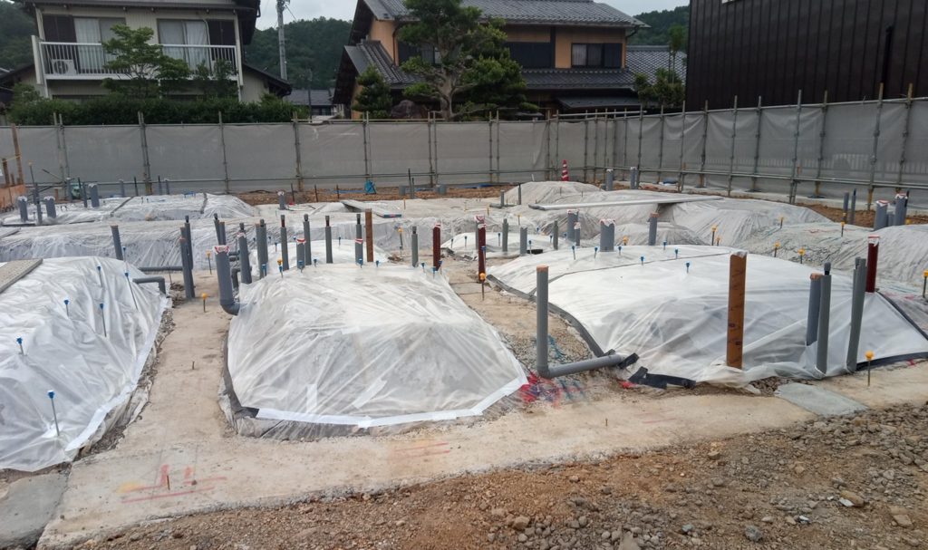 岐阜県岐阜市で建築中の木造老人ホームの土間配管工事の様子