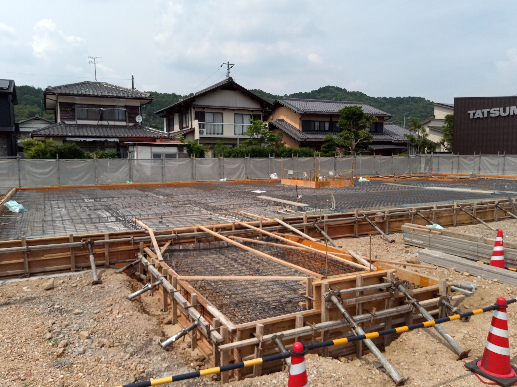岐阜県岐阜市で建築中の木造老人ホームの基礎型枠・配管工事の様子