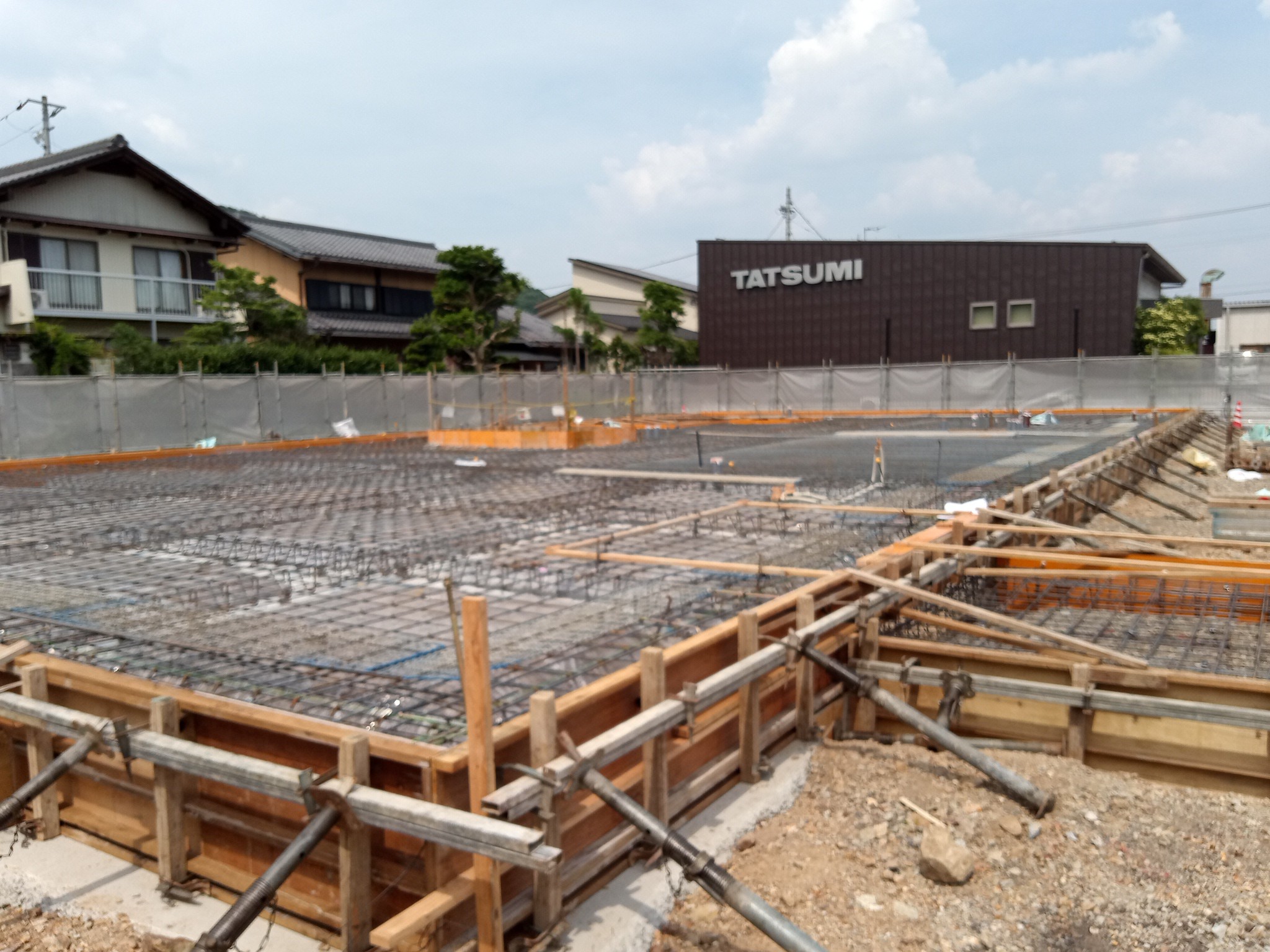 岐阜県岐阜市で建築中の木造老人ホームの基礎型枠・配筋工事の様子
