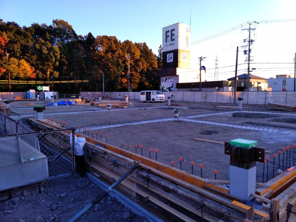 岐阜県関市 店舗新築工事の型枠工事・立ち上がり型枠組の様子
