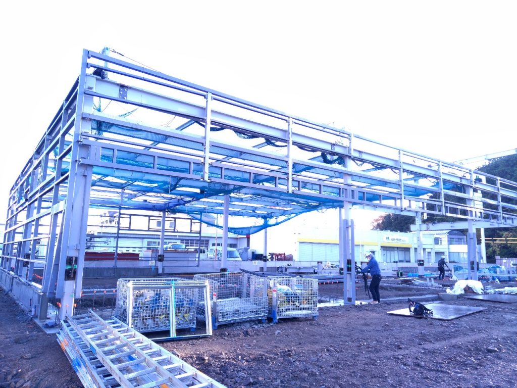岐阜県関市 店舗新築工事の鉄骨工事・鉄骨建方の様子
