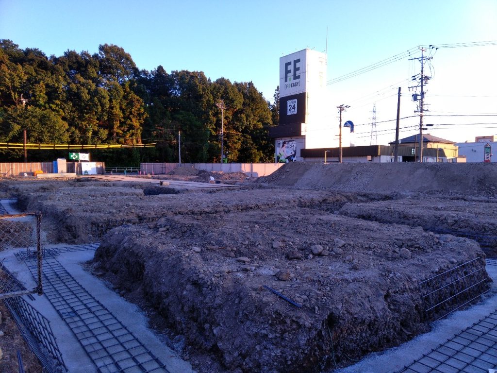 岐阜県関市 店舗新築工事の鉄筋工事・ベース、梁配筋の様子