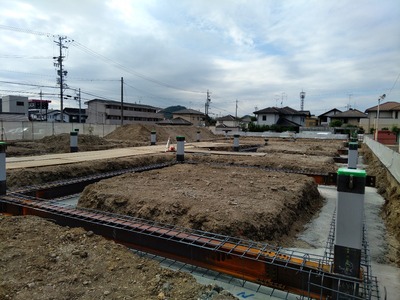 岐阜県関市 店舗新築工事の鉄筋工事・鉄骨建方の様子
